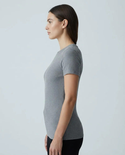 Polera Mujer Acanalada Manga Corta Cuello Redondo