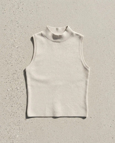 Polera Mujer Sin Mangas Cuello Alto Ajustada Básica