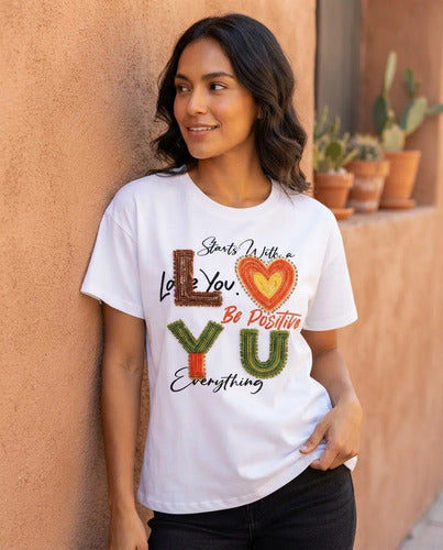 Polera Mujer Manga Corta Estampada Love Corazón