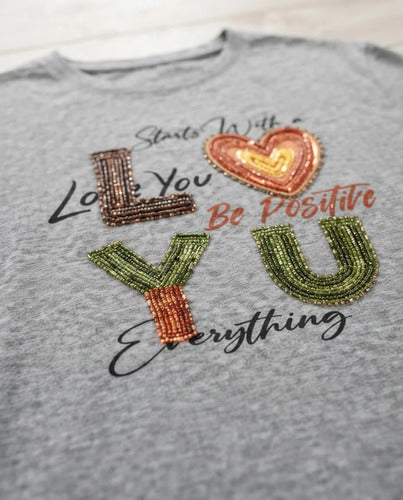 Polera Mujer Manga Corta Estampada Love Corazón