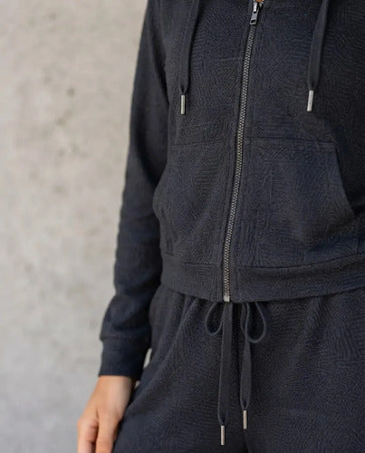 Conjunto Mujer Polerón Capucha Pantalón Ancho Texturizado